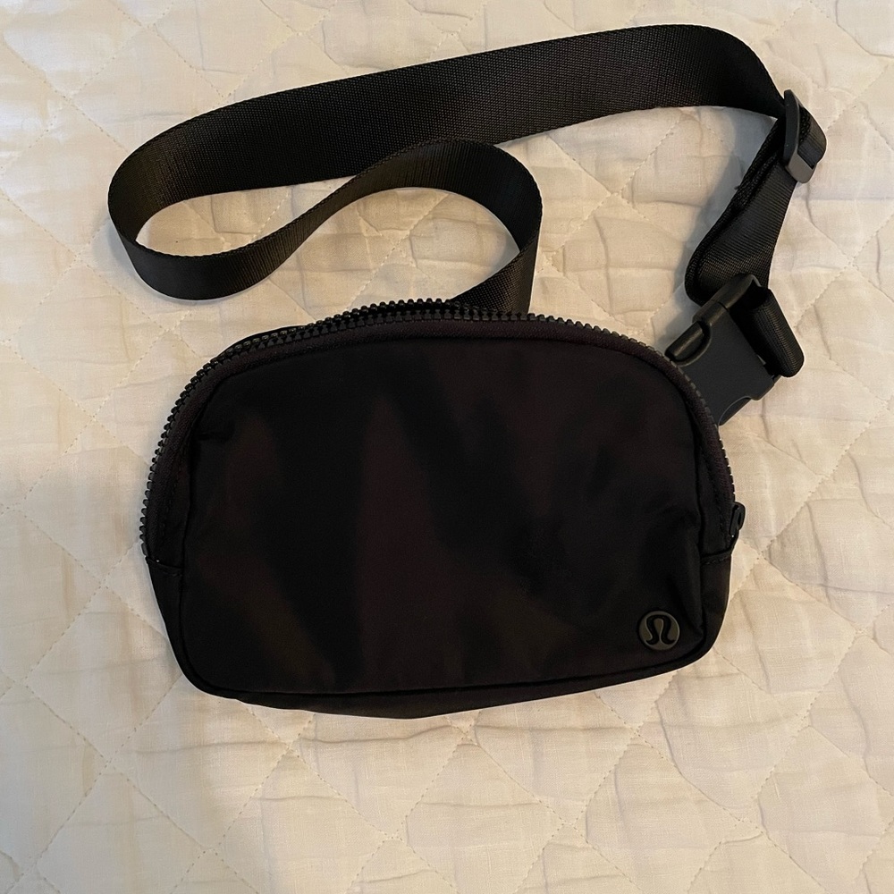 Lululemon black crossbody bag